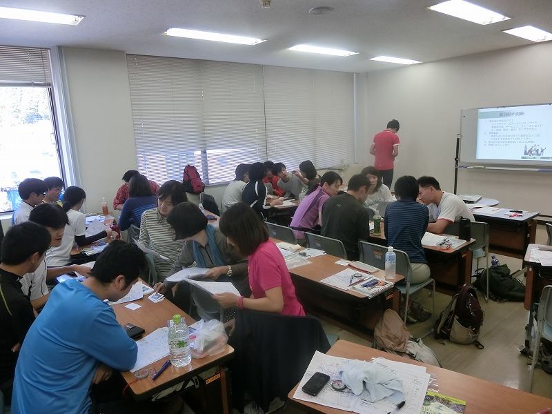 グループで地図記号ゲームに挑戦