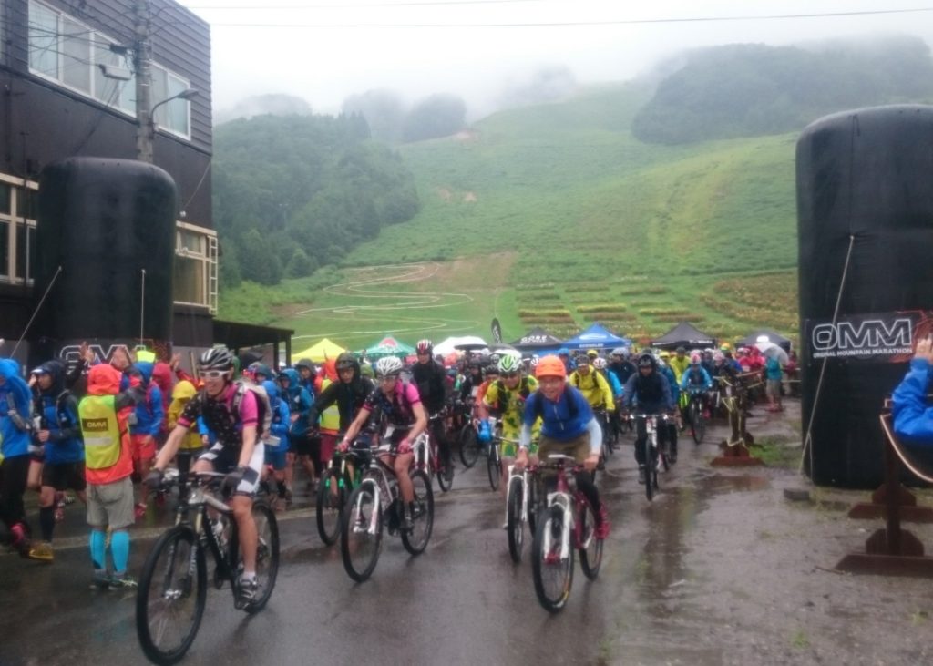 2日目は結構な雨が降る中スタート